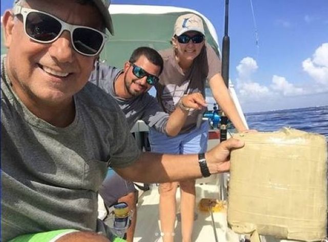 A Resident Of Florida Caught A Pack Of Marijuana (3 pics)