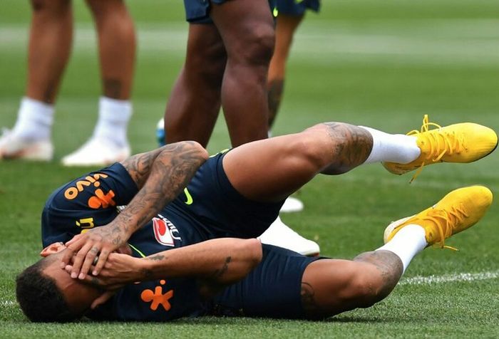 Neymar Training (3 pics)