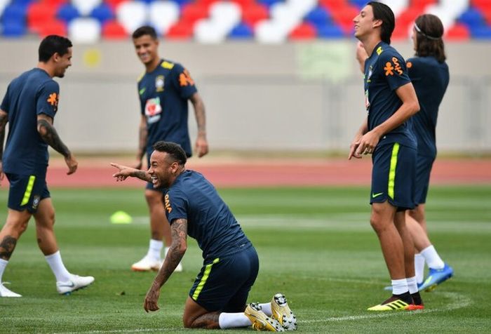 Neymar Training (3 pics)