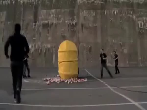 The Result When You Mix 200 Kilograms of Baking Powder And 450 Liters of Water
