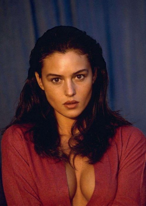 How Monica Bellucci Changed In 41 Years (35 pics)