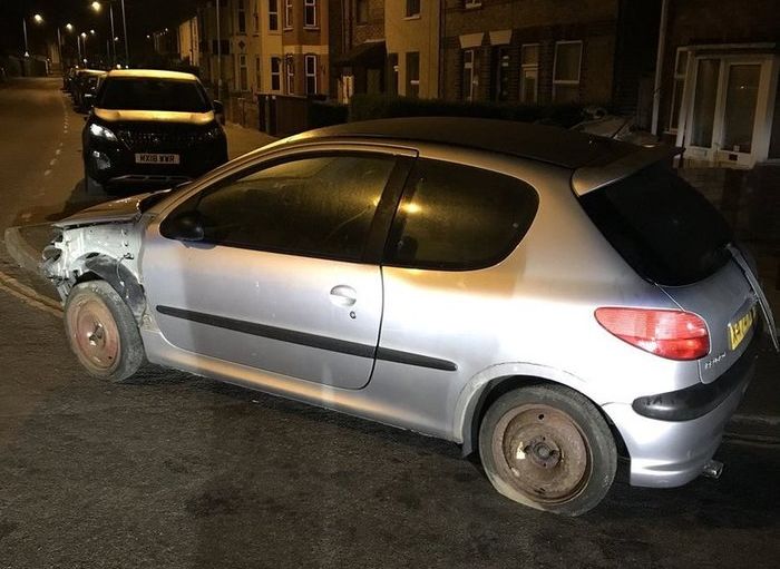 Police Has Stopped A Strange Car... (4 pics)