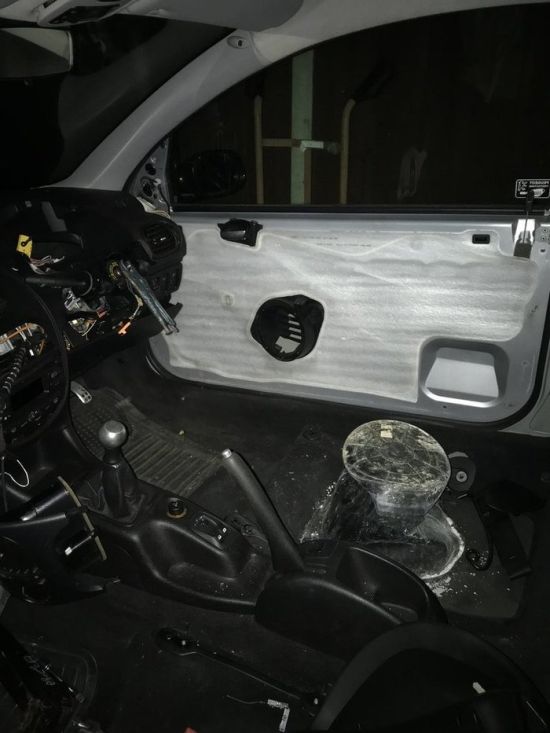 Police Has Stopped A Strange Car... (4 pics)