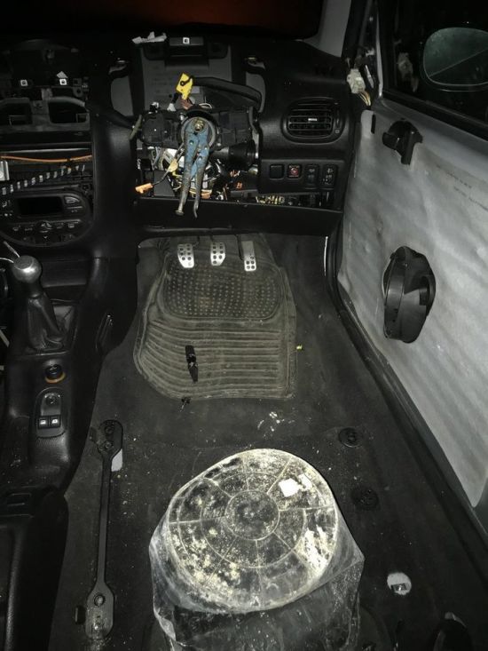Police Has Stopped A Strange Car... (4 pics)