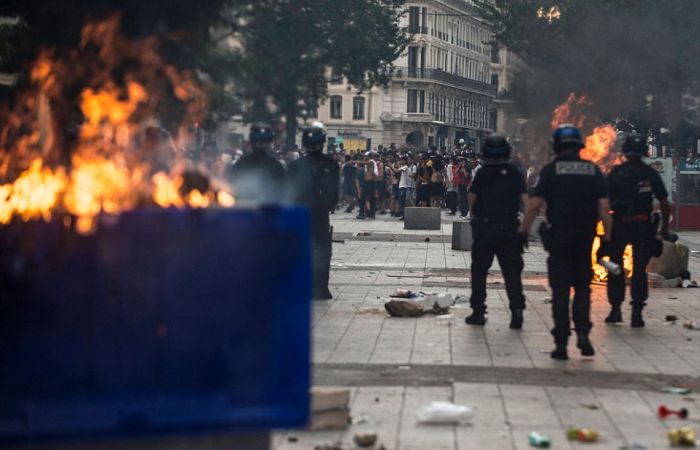 French Fans Start Riots After France Wins World Cup (25 pics)