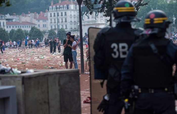 French Fans Start Riots After France Wins World Cup (25 pics)