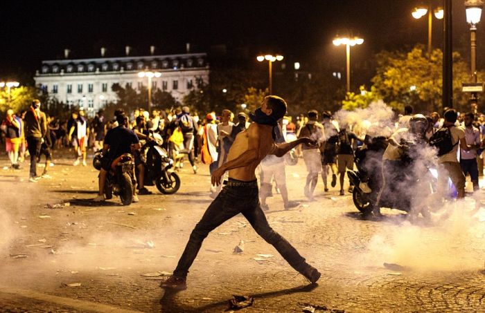 French Fans Start Riots After France Wins World Cup (25 pics)