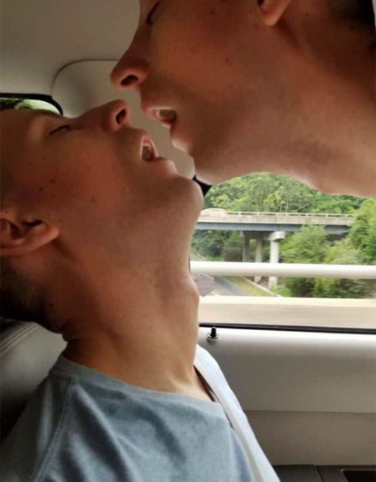 Guy Falls Asleep On Roadtrip, Girlfriend Asks Internet To Photoshop Him (10 pics)