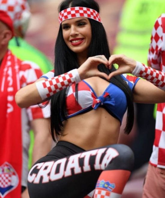 Hot Croatian Cheerleader Ivana Knöll (20 pics)