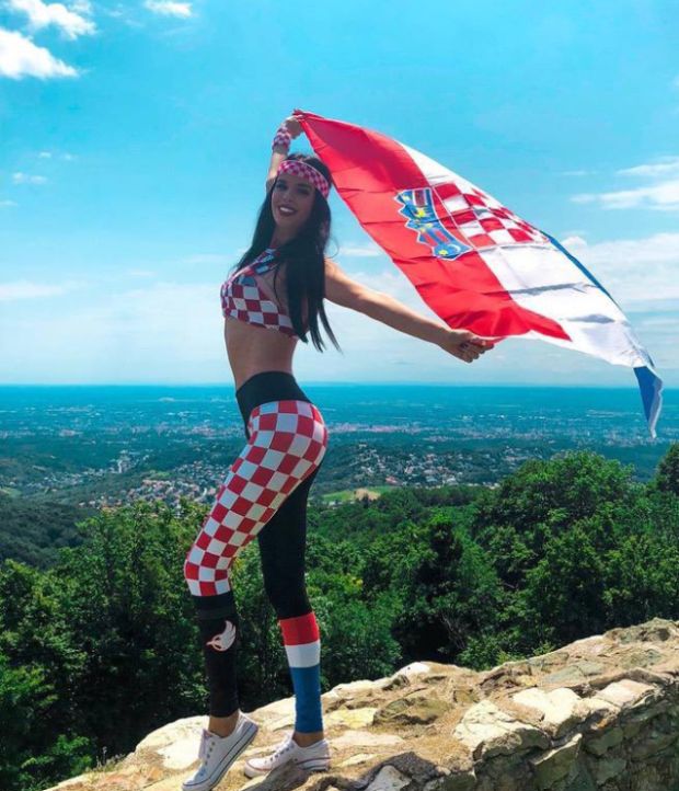 Hot Croatian Cheerleader Ivana Knöll (20 pics)