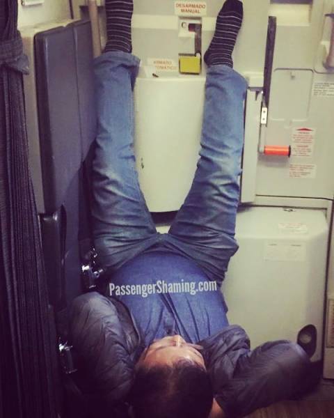Mass Transit Is Where People Just Don’t Care (22 pics)