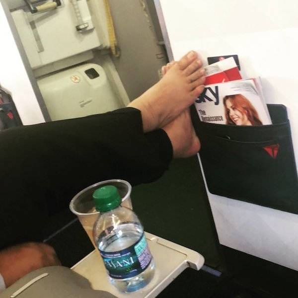 Mass Transit Is Where People Just Don’t Care (22 pics)