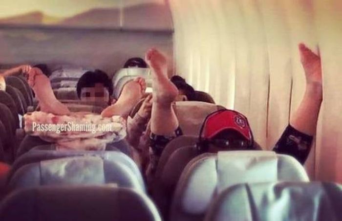Mass Transit Is Where People Just Don’t Care (22 pics)