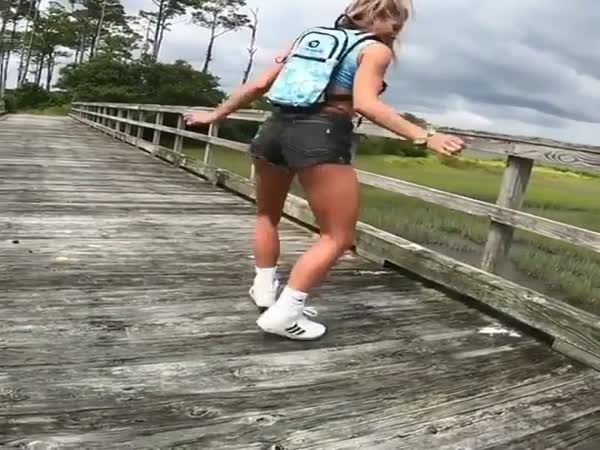 Cute Girl With Hot Moves