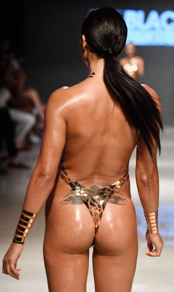 Duct-Tape Bikinis Is A New Hot Trend (9 pics)