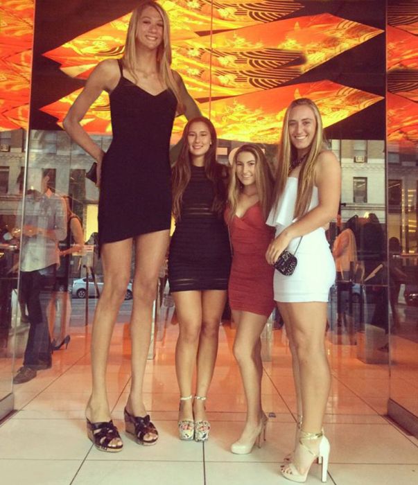 Very Tall Women Pics