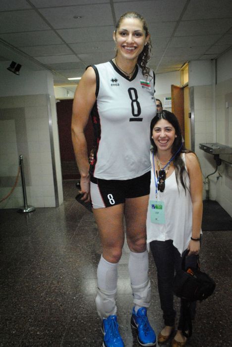 Very Tall Women (23 pics)