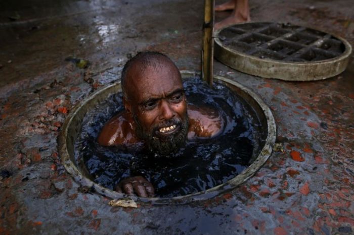 What A Job. This Guy Cleans Sewage In Bangladesh (7 pics)