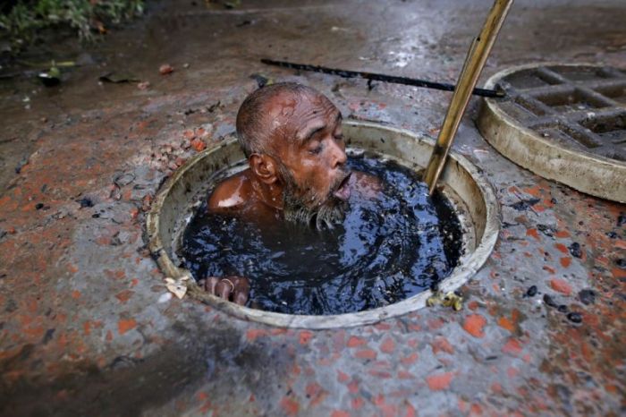 What A Job. This Guy Cleans Sewage In Bangladesh (7 pics)