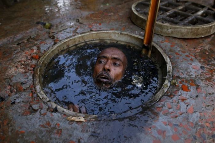 What A Job. This Guy Cleans Sewage In Bangladesh (7 pics)