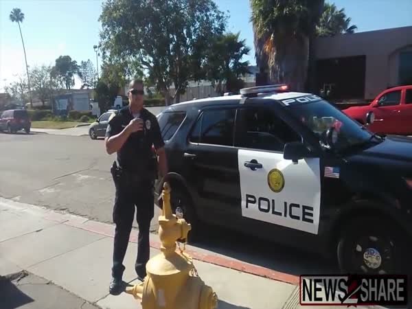San Diego Officer Points Gun At Citizen For Having A Camera
