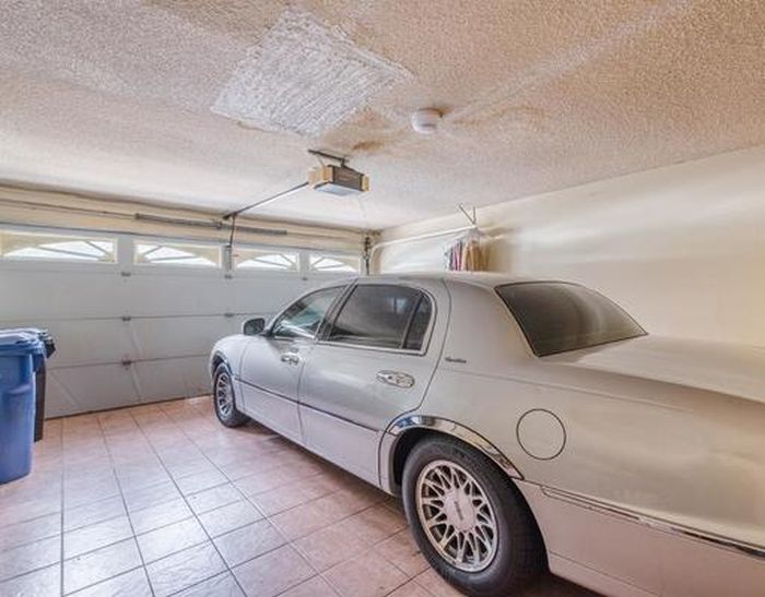 This AirBnb Comes With Parking (4 pics)
