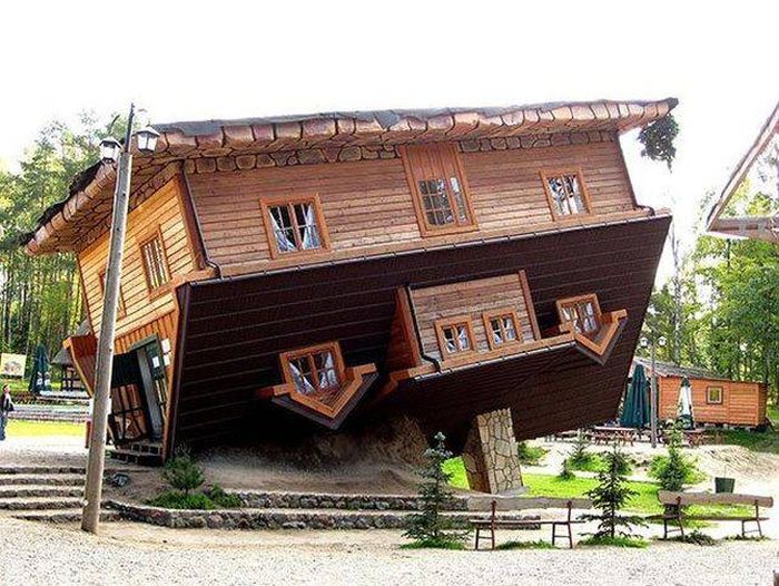 Strange Buildings (25 pics)