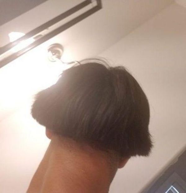 This Guy Allowed A Friend To Cut His Hair (7 pics)