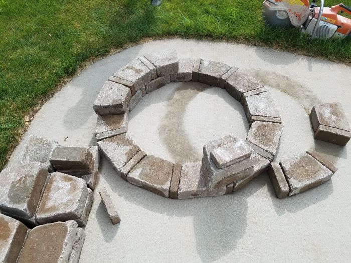 DIY Backyard Firepit (31 pics)