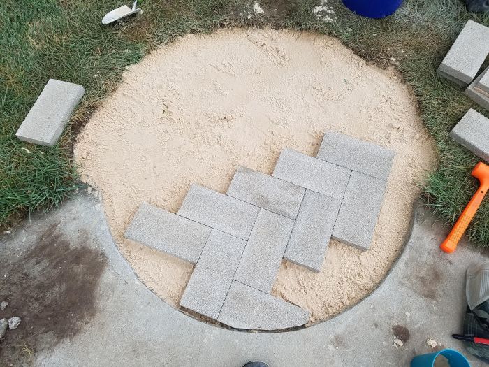 DIY Backyard Firepit (31 pics)