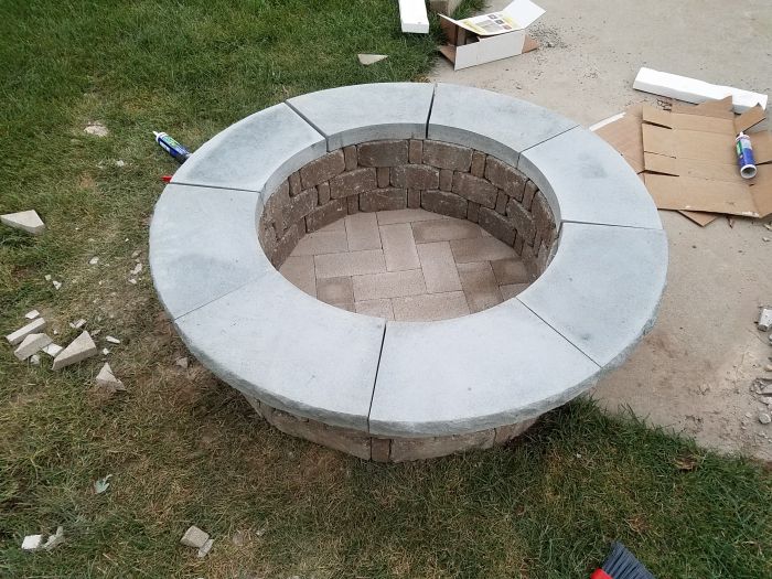 DIY Backyard Firepit (31 pics)