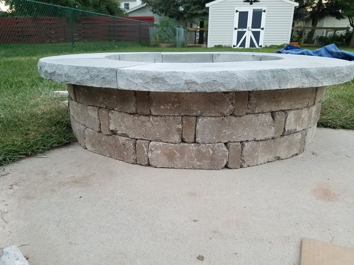 DIY Backyard Firepit (31 pics)