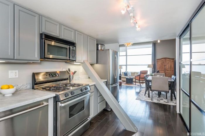 $1 Million San Francisco Loft Has Diagonal Support Beam That Cuts Through The Middle Of The Kitchen (3 pics)