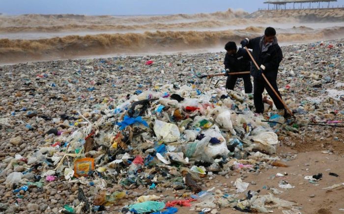 Lebanon Dirty Beaches (7 pics)