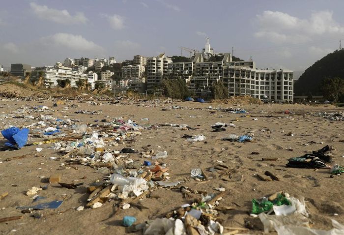 Lebanon Dirty Beaches (7 pics)