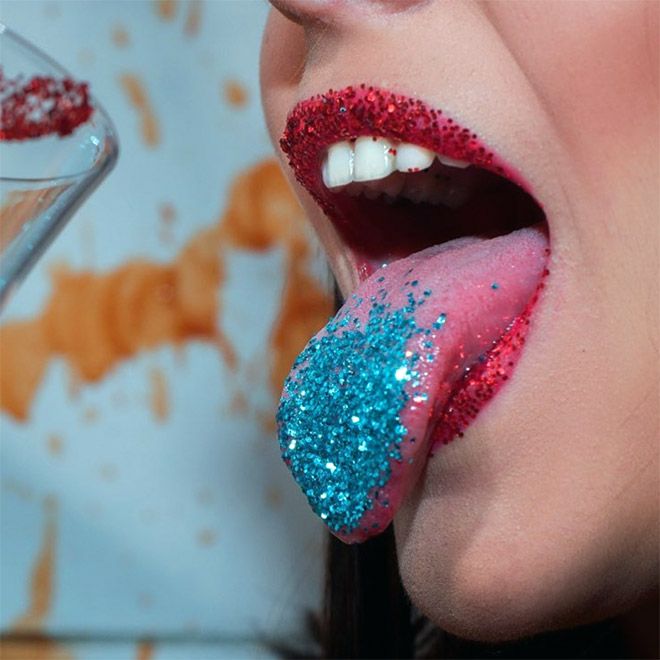 Licking Glitter Is A New Trend (19 pics)