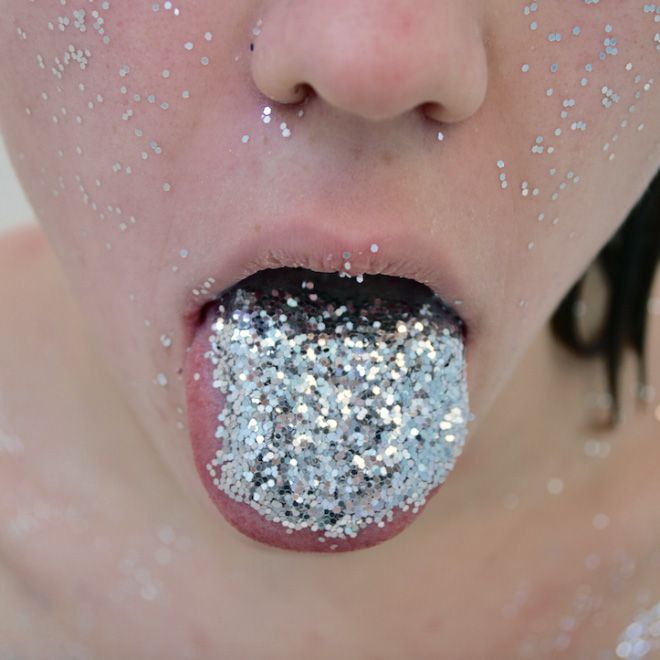 Licking Glitter Is A New Trend (19 pics)