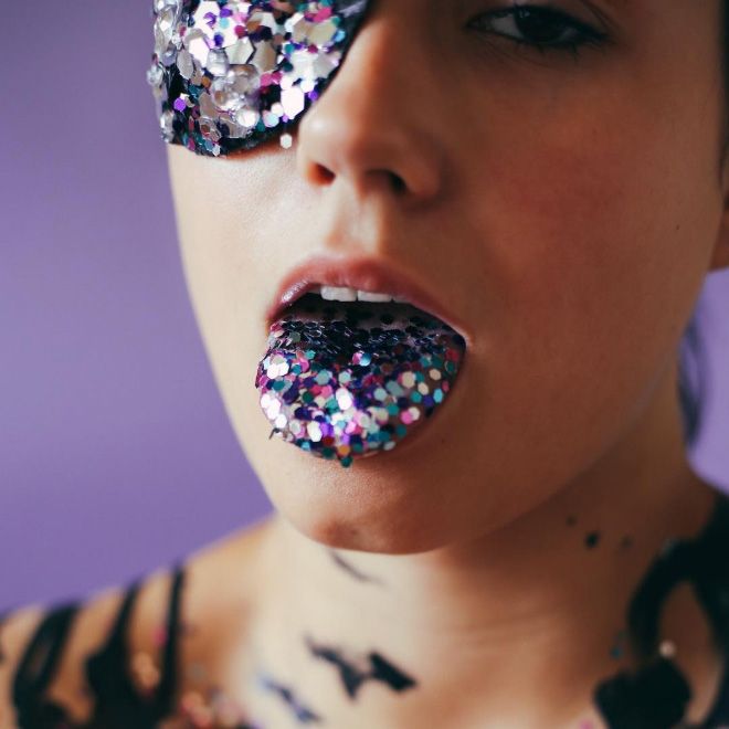 Licking Glitter Is A New Trend (19 pics)