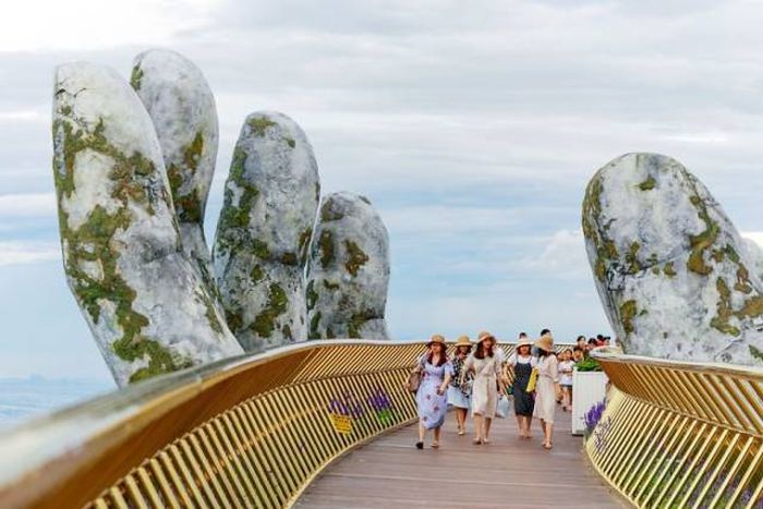 Bridge On Two Giant Palms In Vietnam (15 pics)
