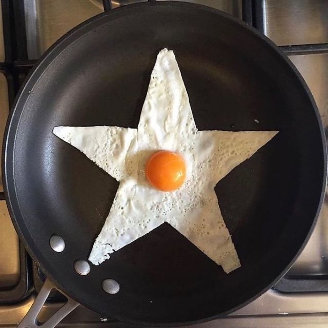 Artist Turns His Breakfast Eggs Into Works Of Art (25 pics)