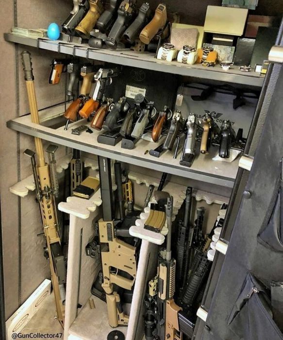 Weapons Collections (24 pics)