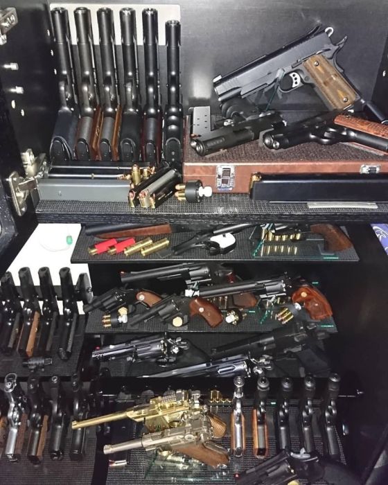 Weapons Collections (24 pics)