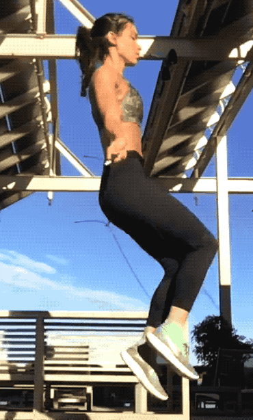 Busty Girls Jump Ropes (21 gifs)