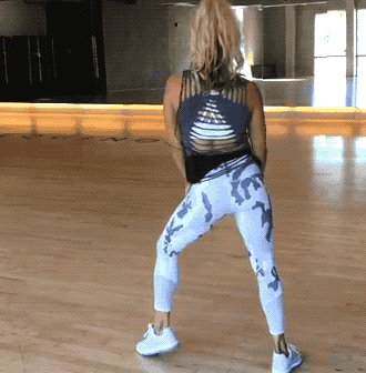 Busty Girls Jump Ropes (21 gifs)