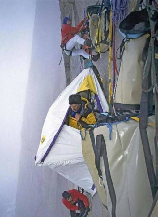 How Climbers Sleep (44 pics)