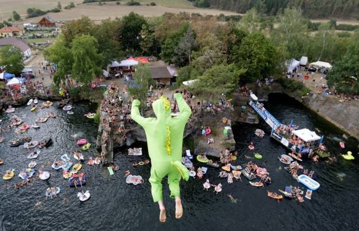 Acid Picdump (90 pics)