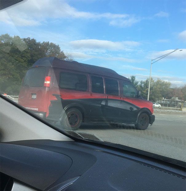 You Don't See It On The Road Very Often (30 pics)