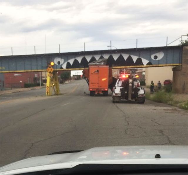 You Don't See It On The Road Very Often (30 pics)