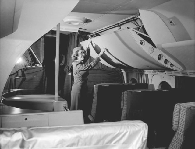 Flying Back In The 1950s (13 pics)
