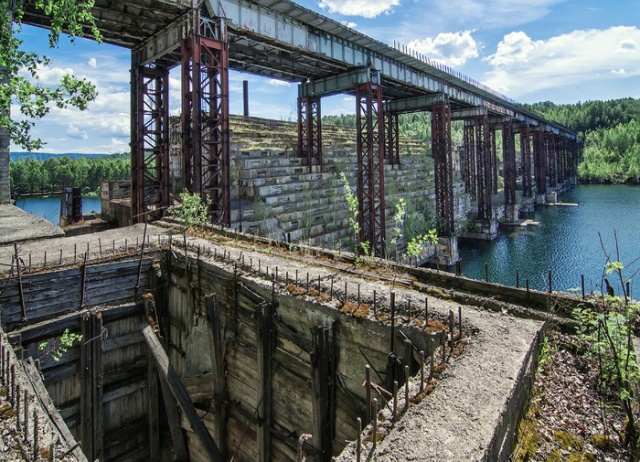 Abandoned Objects In Russia (25 pics)